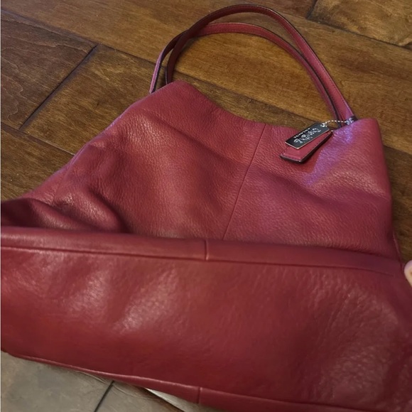 Coach Medium Handbag in Perfect Condition - Picture 2 of 8